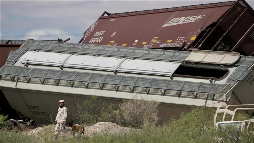 В Мексике число погибших в аварии с участием автобуса и поезда возросло до 10