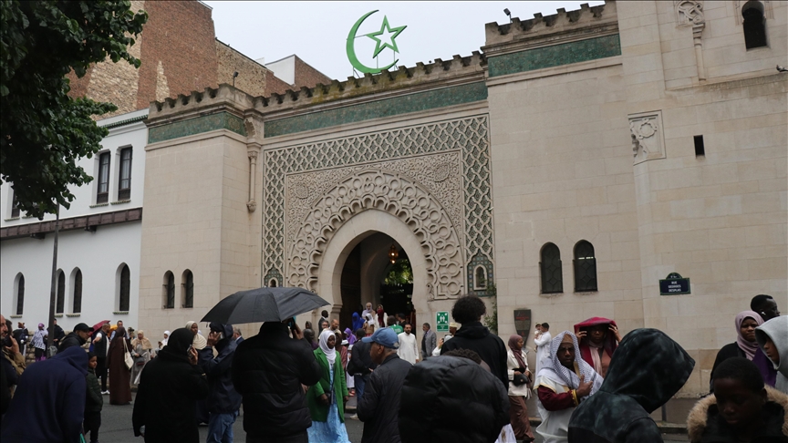 Kepala babi ditemui di depan beberapa masjid di Perancis