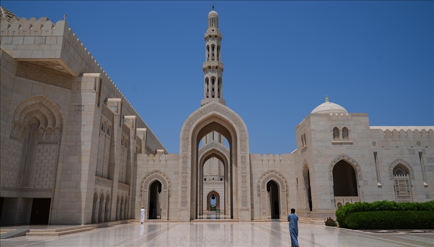 جامع السلطان قابوس.. أيقونة مسقط المعمارية 