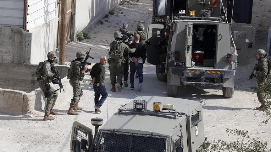الجيش الإسرائيلي يعتقل 22 فلسطينيا من الضفة الغربية
