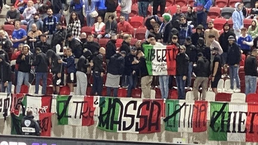 Tifozët italianë protestojnë kundër himnit kombëtar izraelit