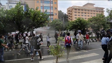 Nepal, protestuesit antiqeveritarë i vënë flakën ndërtesës së parlamentit