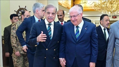 Türkiye's defense minister meets Pakistani prime minister in Islamabad