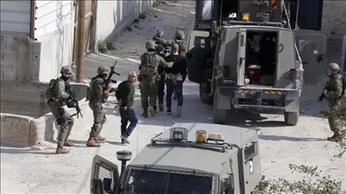 الجيش الإسرائيلي يعتقل 22 فلسطينيا من الضفة الغربية 