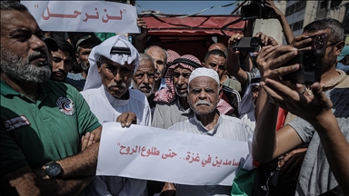 آلاف الفلسطينيين يخرجون بمدينة غزة رفضا للتهجير وتمسكا بالأرض 