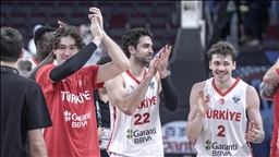 A Milli Basketbol Takımı, Avrupa Şampiyonası'nda 24 yıl sonra yarı finale yükseldi