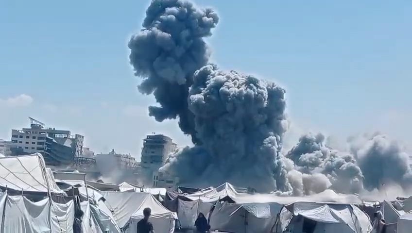 إسرائيل تدمر "برج طيبة 2" وتقتل فلسطينيين اثنين وتشرد آلاف النازحين