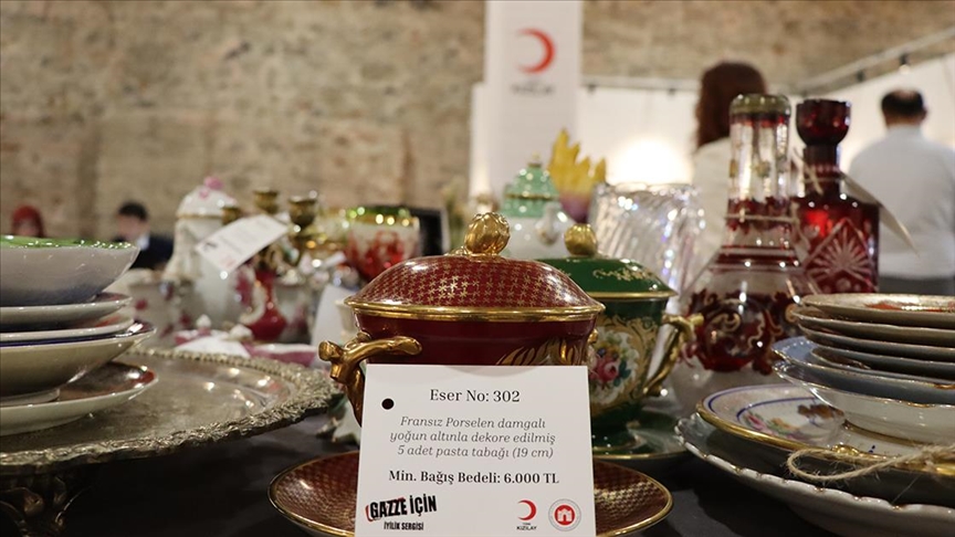 Dolmabahçe'de "Gazze İçin İyilik" sergisi açıldı