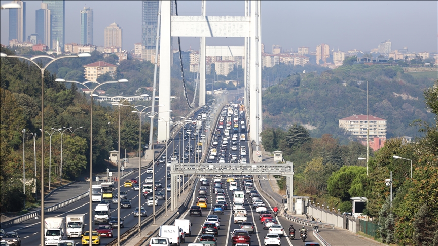 İstanbul'da haftanın üçüncü iş gününde trafik yoğunluğu yaşanıyor