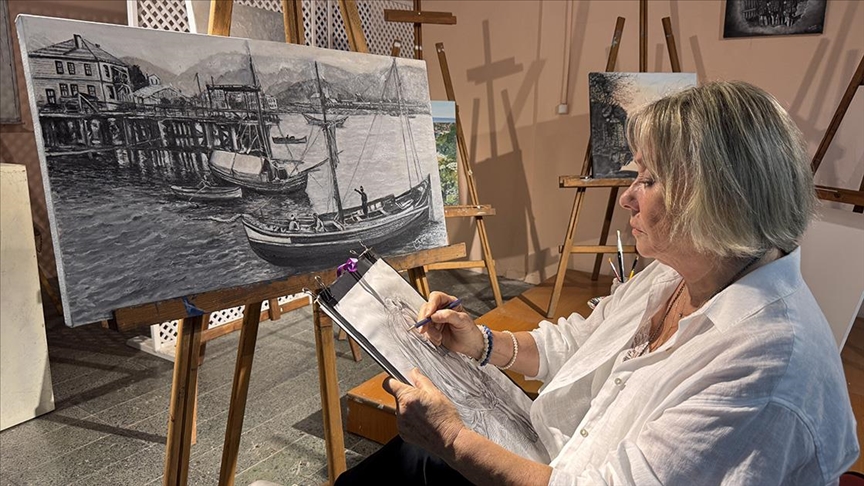Resim tutkusu emekli öğretmeni 73 yaşında üniversiteli yaptı