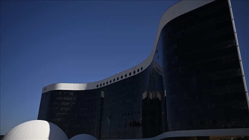 2 Brazil Supreme Court judges vote to convict Bolsonaro over coup attempt