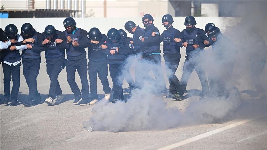 الأناضول تواصل تدريب صحفيين على التغطية في الحروب