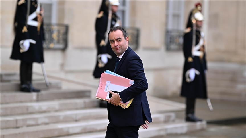 France: Lors de sa passation de pouvoir, Sébastien Lecornu promet « d’y arriver »