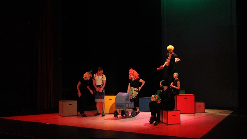 Sırbistan'da Gazze için "Çocuk olmak kolay değil" tiyatro oyunu sahnelendi