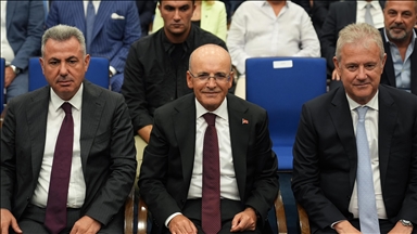 Hazine ve Maliye Bakanı Mehmet Şimşek İzmir'de iş insanlarıyla buluştu