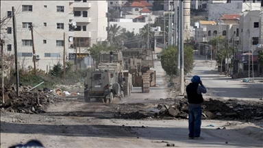 جيش إسرائيل يواصل عدوانه على شمال غرب القدس ويفجر شقة سكنية بطولكرم 