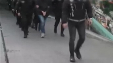 İstanbul'da rüşvetle sahte evrak düzenledikleri belirlenen 54 şüpheliye operasyon