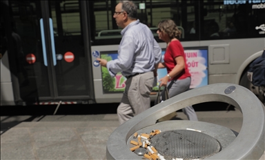 Spanjë, gjoba deri në 100 euro për prindërit, fëmijët e të cilëve pinë cigare