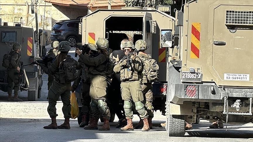 الضفة.. إسرائيل تعتقل 30 فلسطينيا بينهم رئيس بلدية وقادة بـ"فتح"