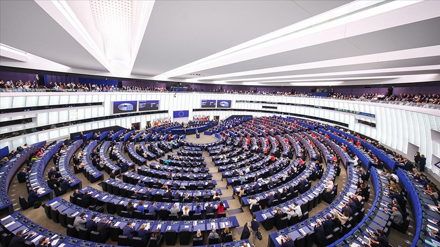 Avrupa Parlamentosu, İsrail'in Gazze'de kıtlığa yol açan insani yardımları engellemesini kınadı