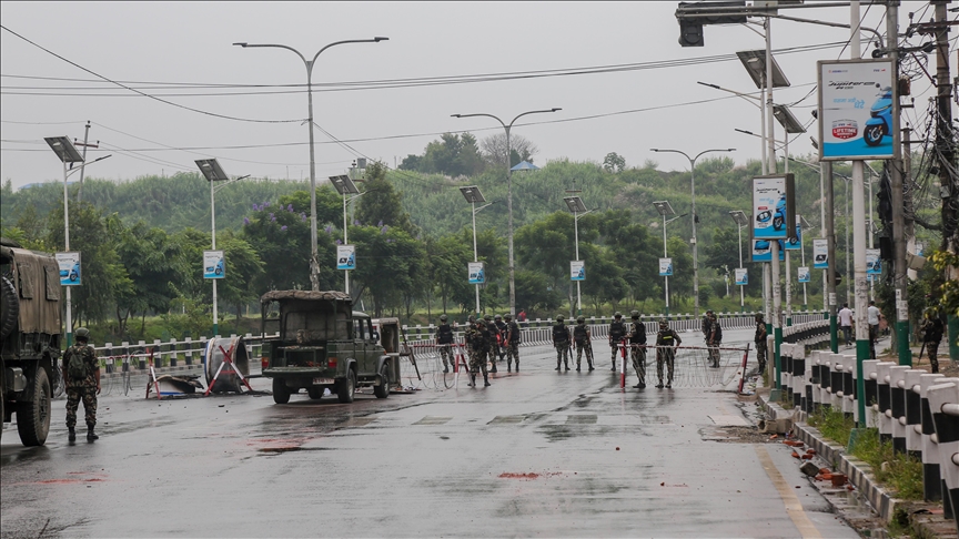 Nepal'de göstericilerin baskın düzenlediği cezaevlerinden 15 binden fazla mahkum kaçtı