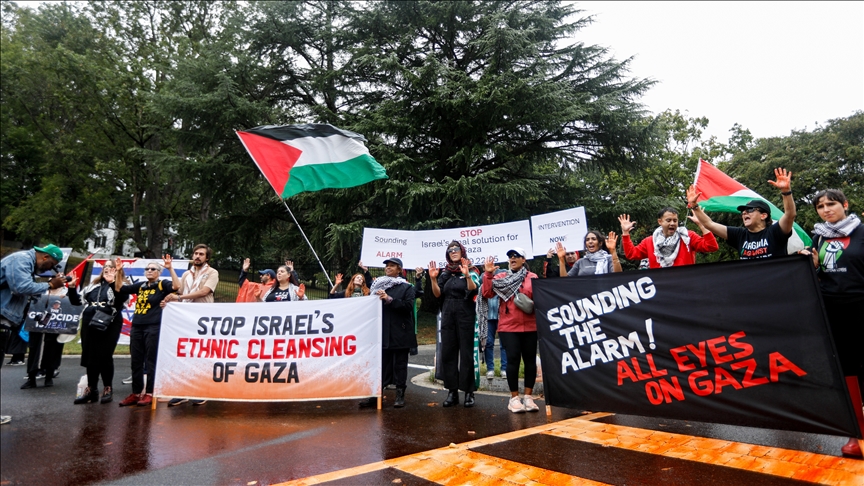 Protestuesit pro-palestinezë mbajnë tubim pranë ambasadës britanike në Washington