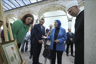 U Sarajevu otvorena izložba radova tezhiba poznate turske autorice Ebru Karahan Dalbas