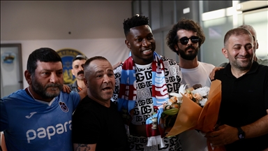 Andre Onana stigao u Trabzon, navijači mu priredili doček na aerodromu