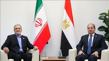 السيسي يؤكد للرئيس الإيراني ضرورة عودة أطراف الملف النووي لحوار جاد