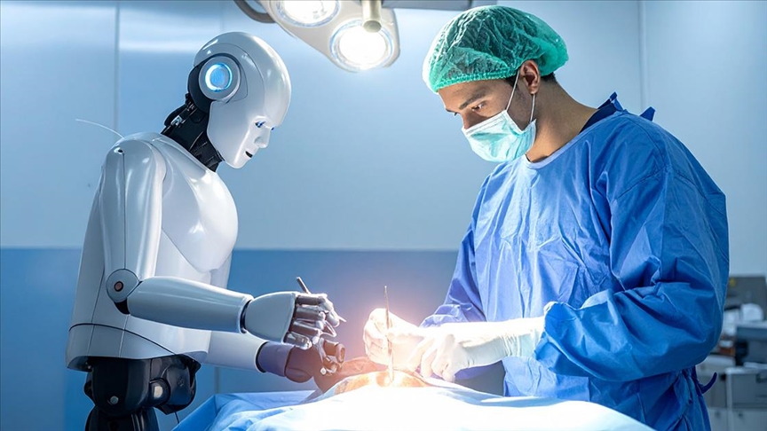 Yapay zeka ve robotlar doktorların rakibi değil yardımcısı olacak