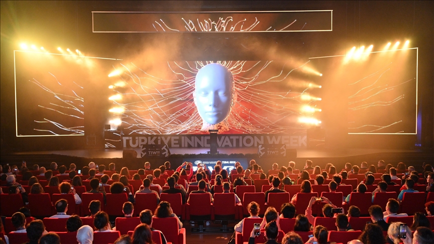 Легендарный футбольный арбитр Коллина приедет на «Türkiye Innovation Week 2025»