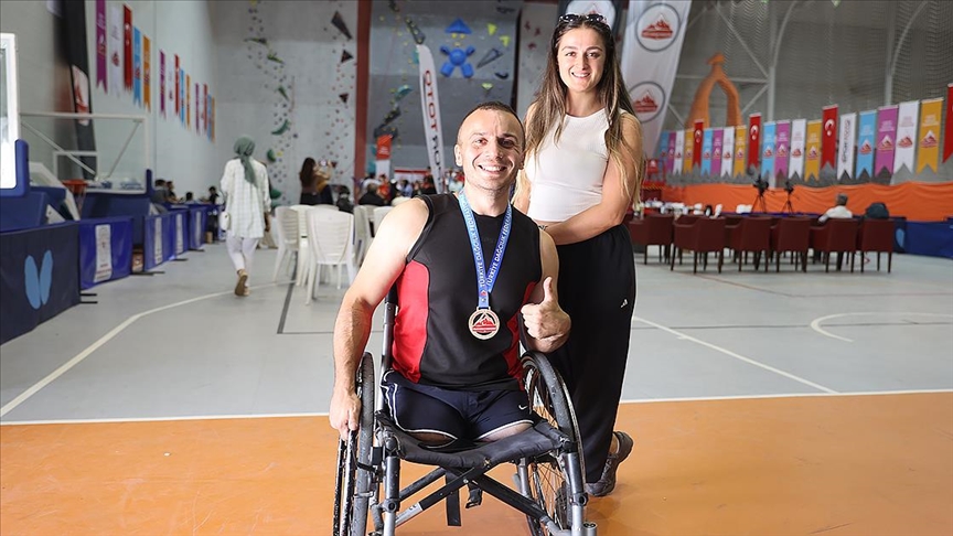 Trafik kazasında bacaklarını kaybetti sporla hayata tutundu