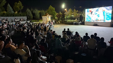 Türkiye-Yunanistan EuroBasket 2025 yarı final maçı dev ekranlardan izlendi