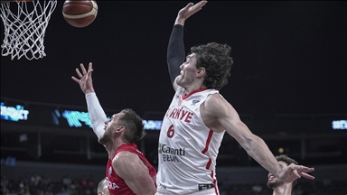 Türkiye-Yunanistan EuroBasket 2025 yarı final maçı 52 noktada dev ekrandan izlenecek 