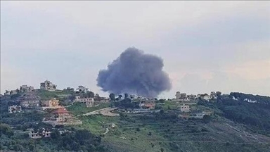 مقتل شخص بغارة إسرائيلية على بلدة عيترون جنوبي لبنان 