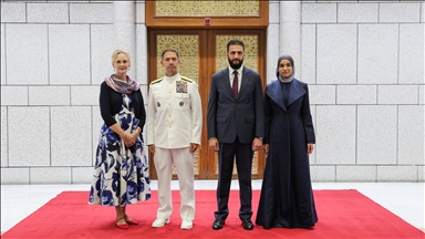 الشرع يبحث آفاق التعاون العسكري مع قائد القيادة المركزية الأمريكية 