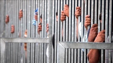 إسرائيل تفرج عن 13 أسيرا فلسطينيا من غزة بعد اعتقالهم بظروف قاسية 