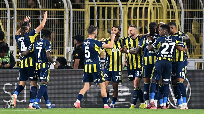 Tedesco yönetimindeki Fenerbahçe, Süper Lig'de yarın Trabzonspor karşısında