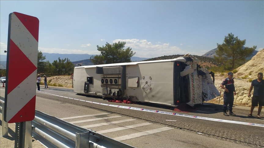 Li Mêrsînê tirê li otobêsa rêwiyan xist, 3 kes mirin û 7 kes birîndar bûn
