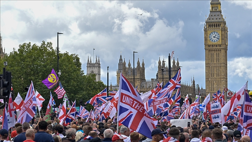9 arrested as far-right protesters clash with police in London