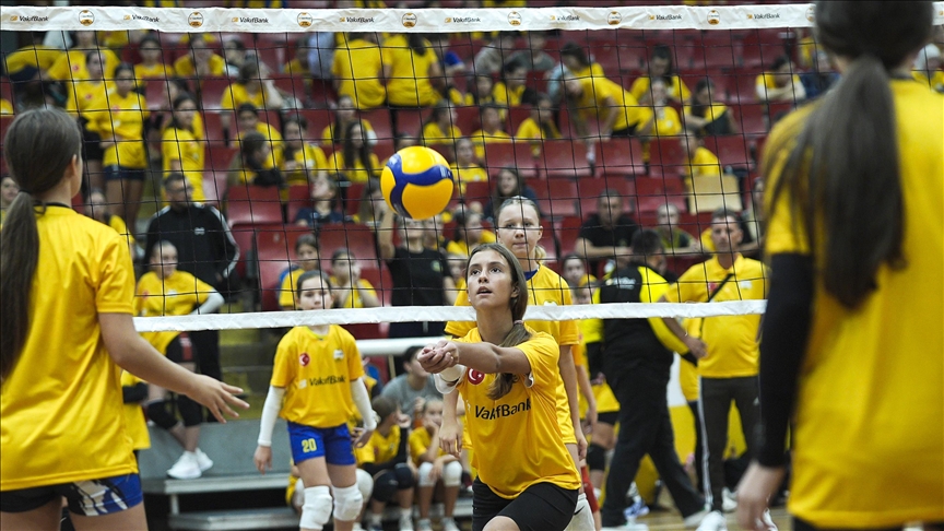 Turski odbojkaški klub VakifBank pomaže mladim talentima u BiH