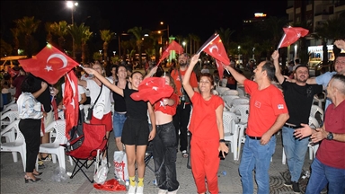 Türkiye-Yunanistan EuroBasket 2025 yarı final maçı Manisa'da dev ekrandan izlendi