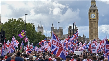 9 arrested as far-right protesters clash with police in London