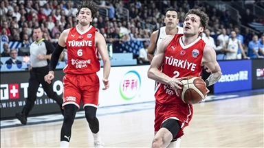 EuroBasket 2025: la Türkiye domine la Grèce 94-68 en demi-finale et se qualifie pour la finale face à l'Allemagne
