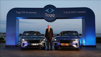 Cumhurbaşkanı Erdoğan'a Togg'un yeni modeli T10F hediye edildi