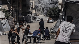 İsrail, Gazze'de UNRWA'ya ait 3 okulu bombalayarak binlerce kişiyi yerinden etti