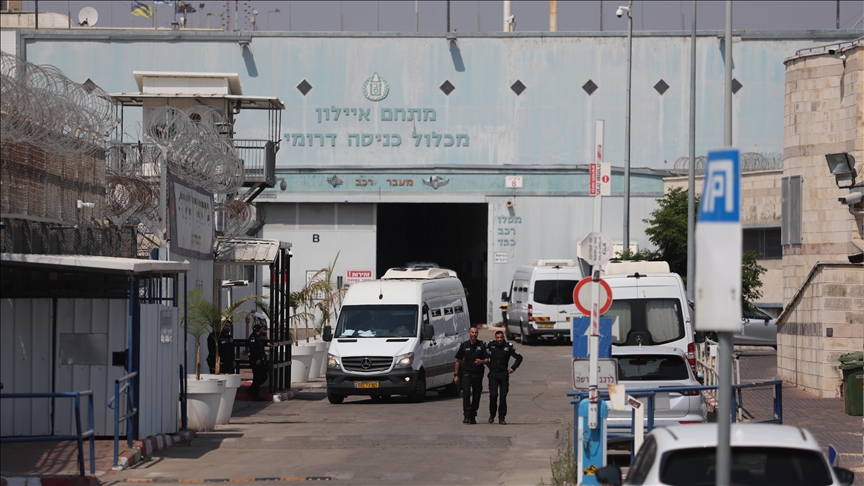 Palestinian detainee assaulted, tortured in Israeli detention: Rights groups