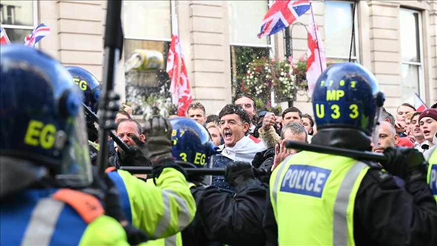 Londres : 26 policiers blessés et 25 arrestations lors d’une manifestation d’extrême droite