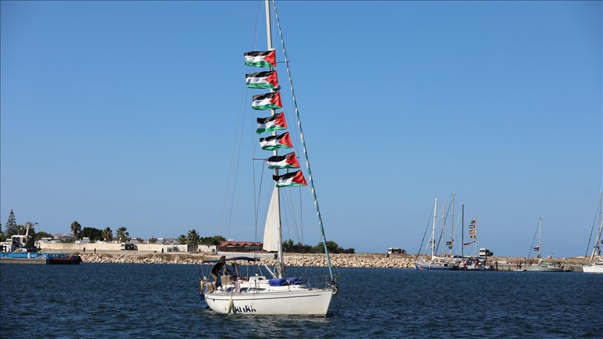 انطلاق أول سفينة تونسية ضمن أسطول الصمود نحو غزة