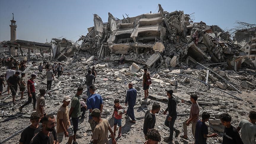 حكومة غزة: الاحتلال يدعي استهداف المقاومة بينما هدفه الإبادة والتهجير